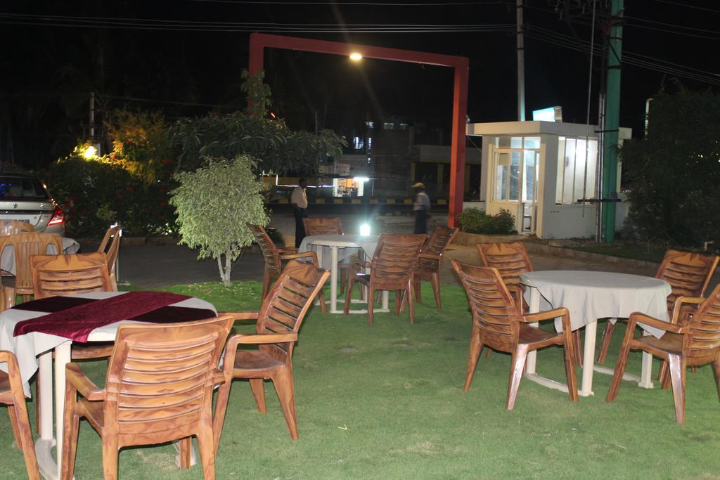 Hotel Kalyani Mysore Ngoại thất bức ảnh